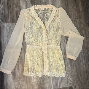 Altar'd‎ State Women's Ivory Lace Blouse V-Neck Long Sleeve Vintage Vibes…
